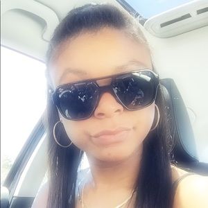 Meet your Posher, Crystal